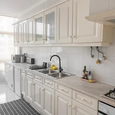 Large 3br In With 2 Balconies *