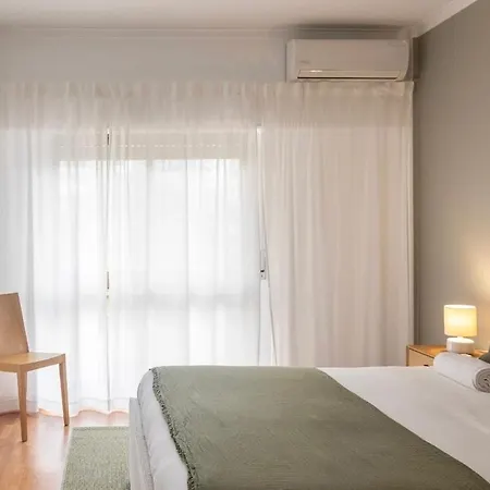 Appartement Large 3br In With 2 Balconies Cascais